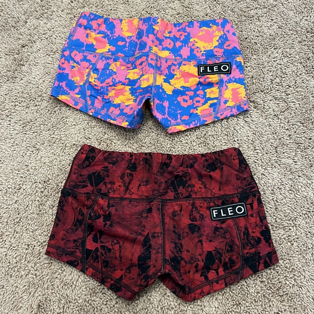 2 pairs of XS Fleo shorts